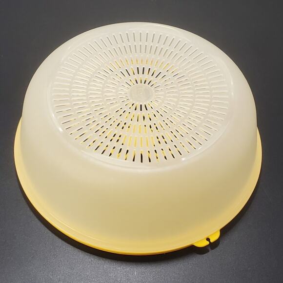 Tupperware Fruit/Veggie Washer Colander Strainer Flow Through Lid 1835 - Picture 2 of 3